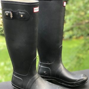 Size 8 black hunter rain boots